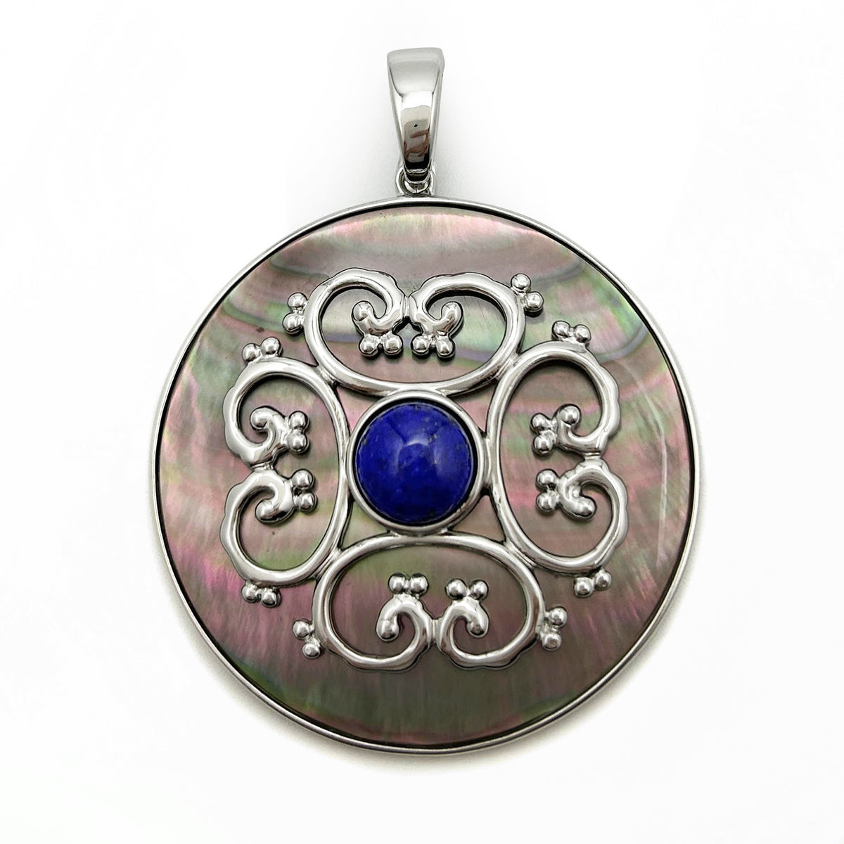 Pendentif en nacre noire et lapis-lazuli
