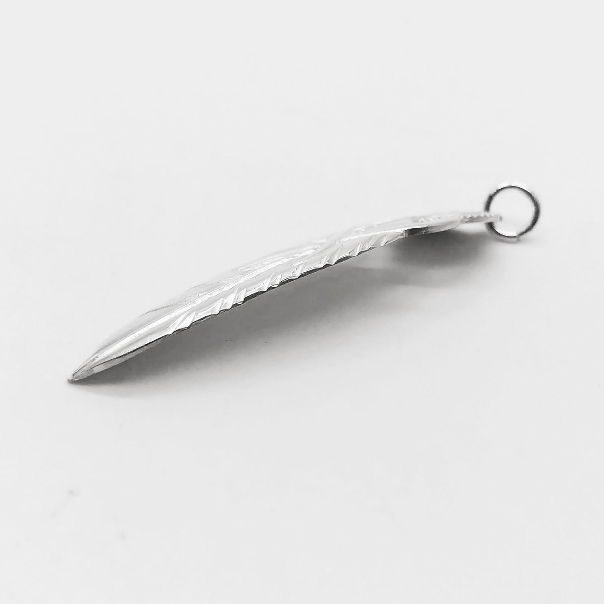 Pendentif en plumes d'aigle