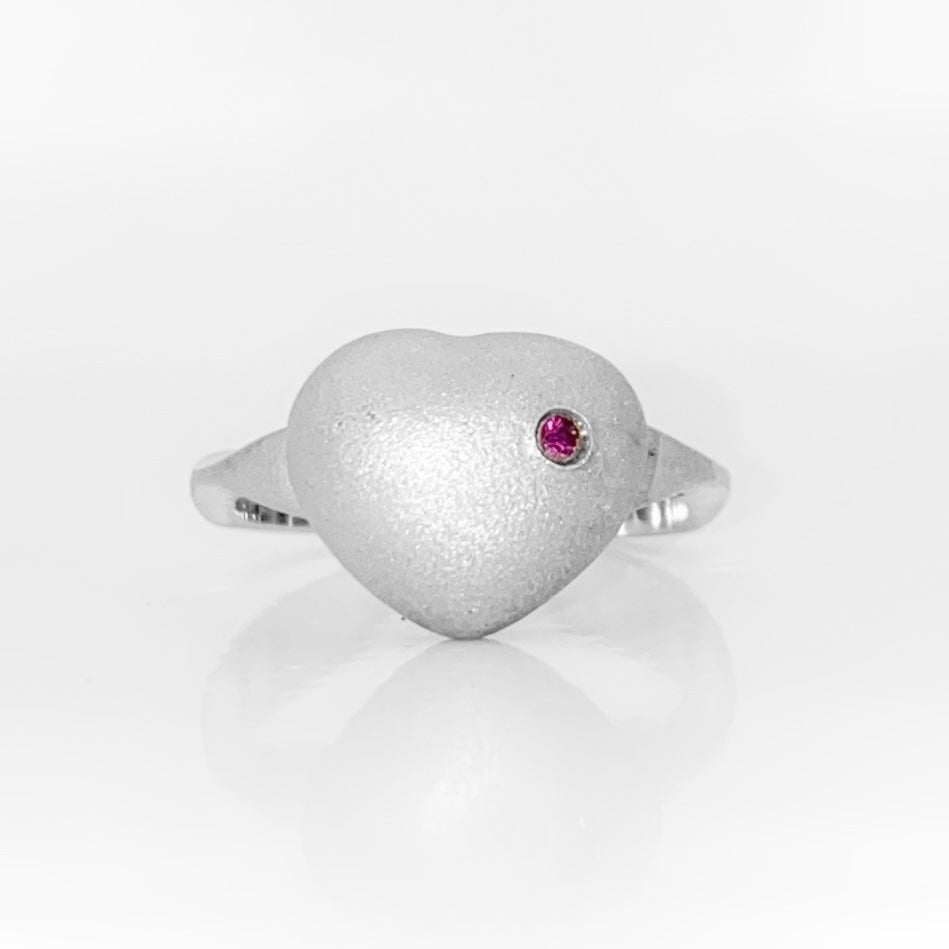 Bague Rubis - Finition sablée en forme de cœur