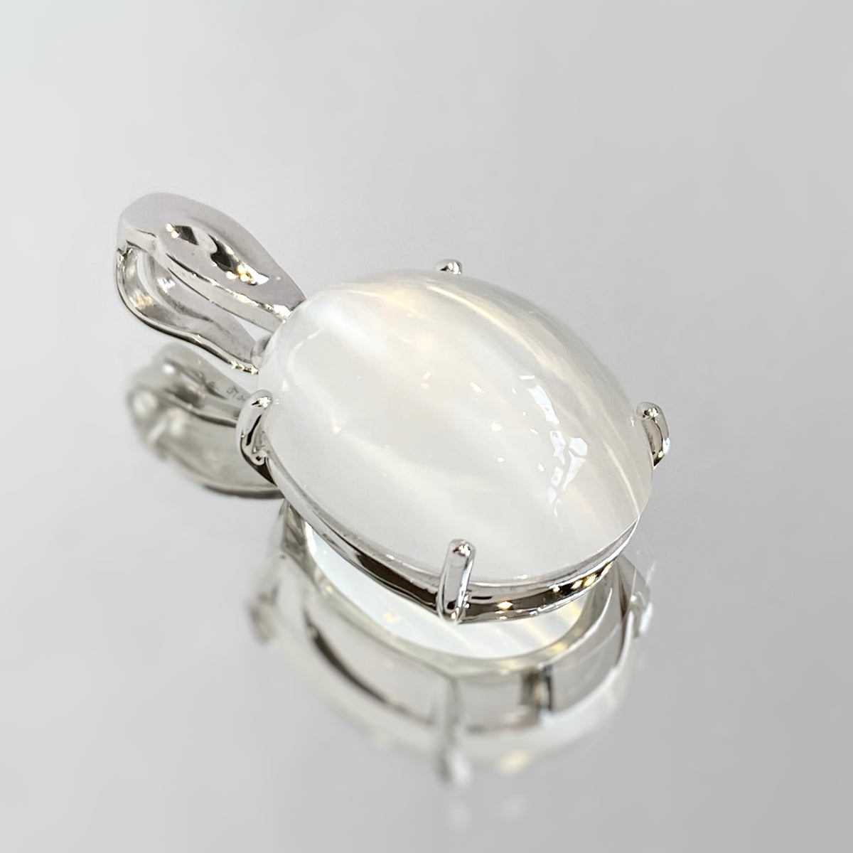 Pendentif ovale en pierre de lune œil de chat