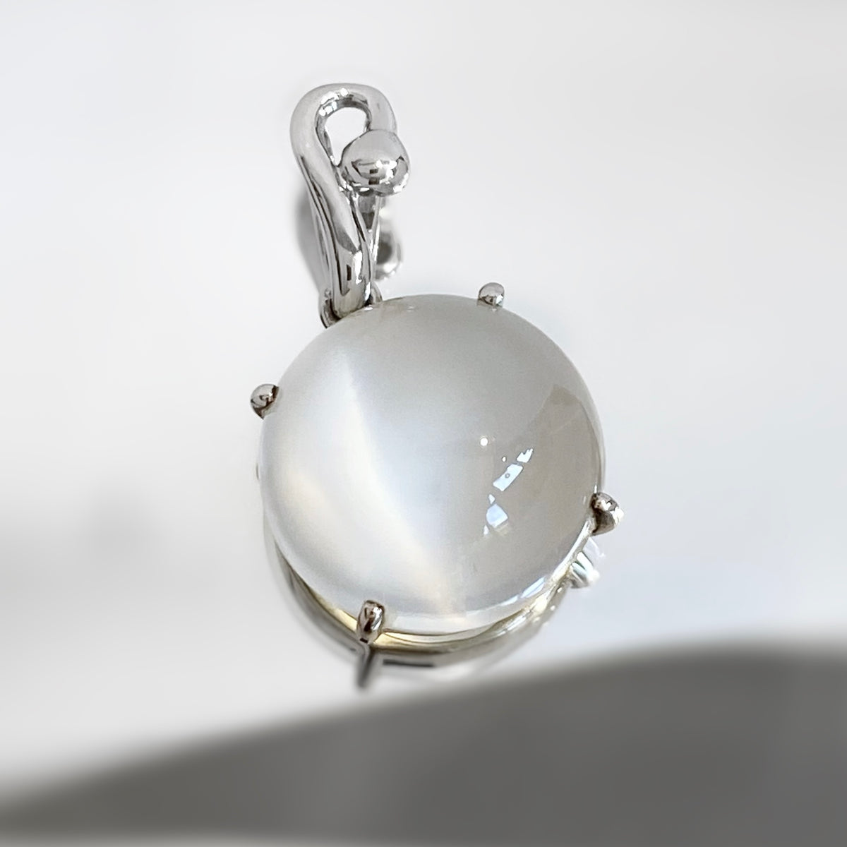 Pendentif rond en pierre de lune œil de chat