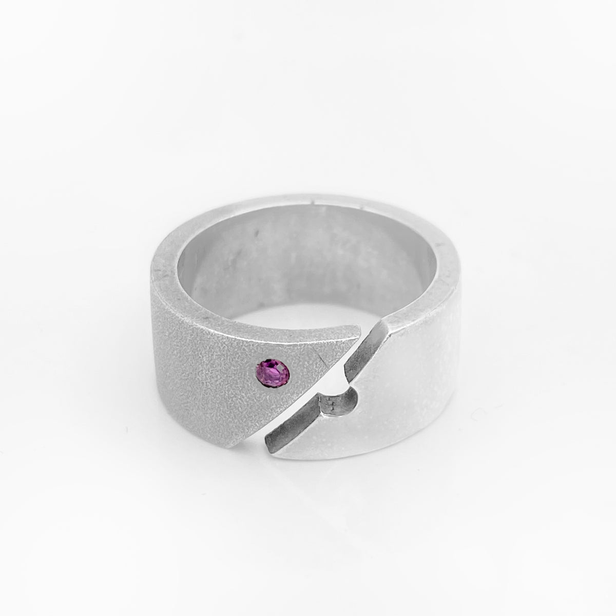 Bague en rubis - Finition sablée et polie