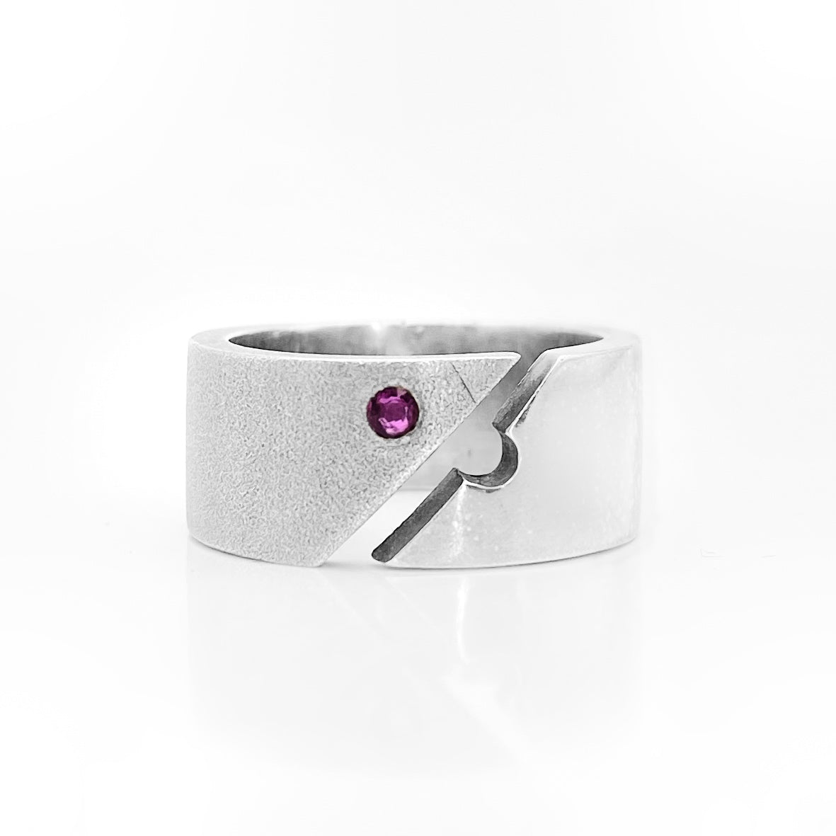 Bague en rubis - Finition sablée et polie