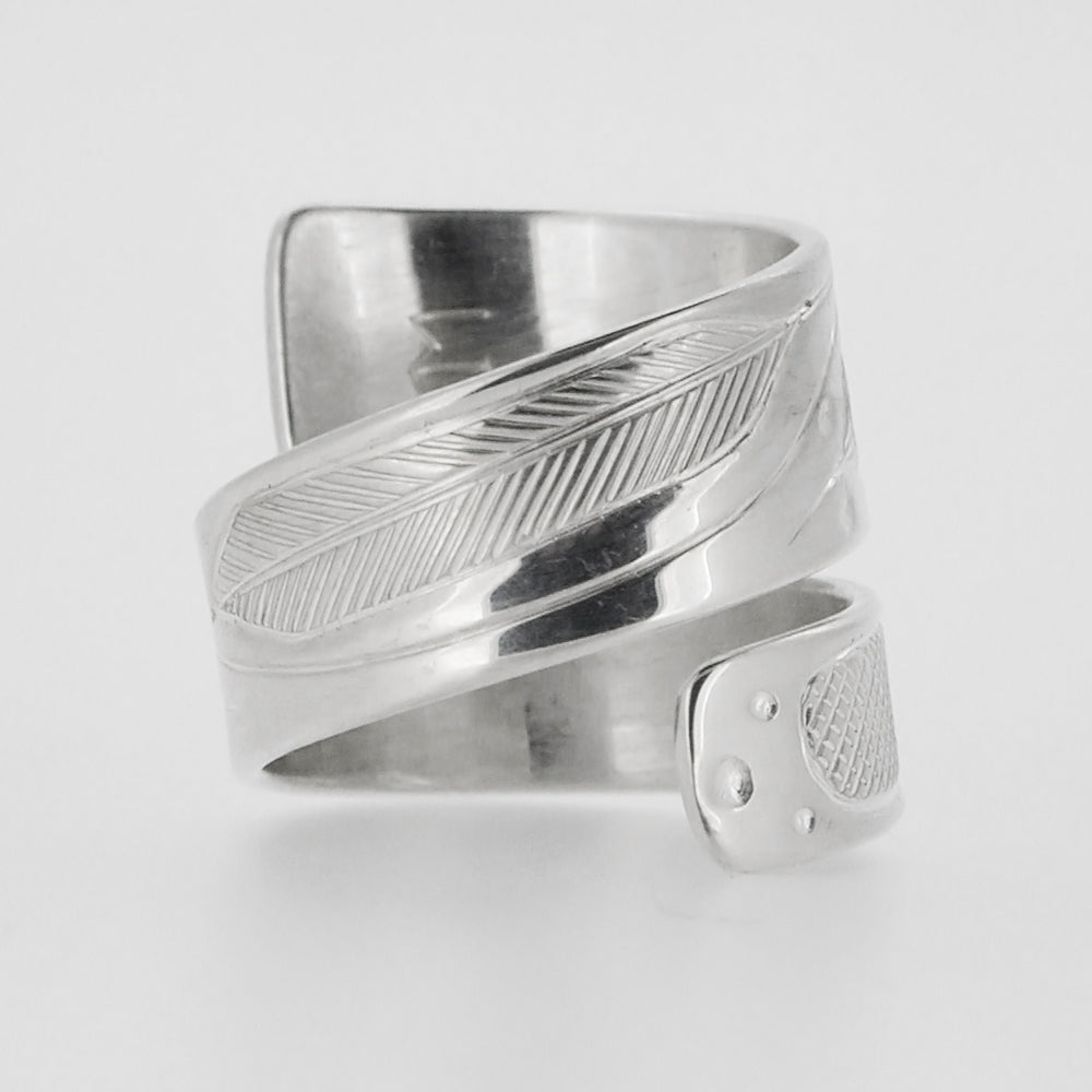 Bague enroulée en plumes d'aigle