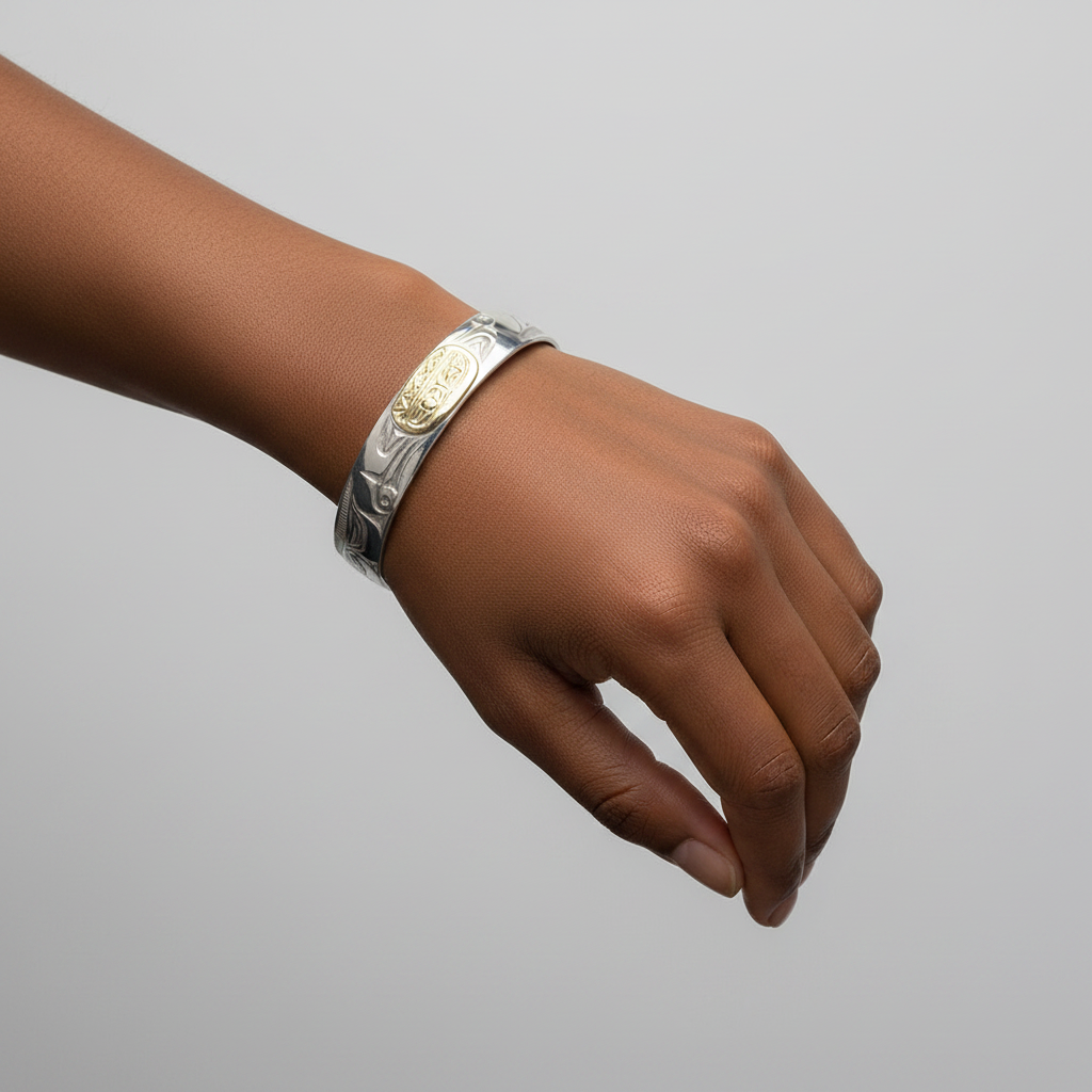 Cuff bracelet with gold inlay
