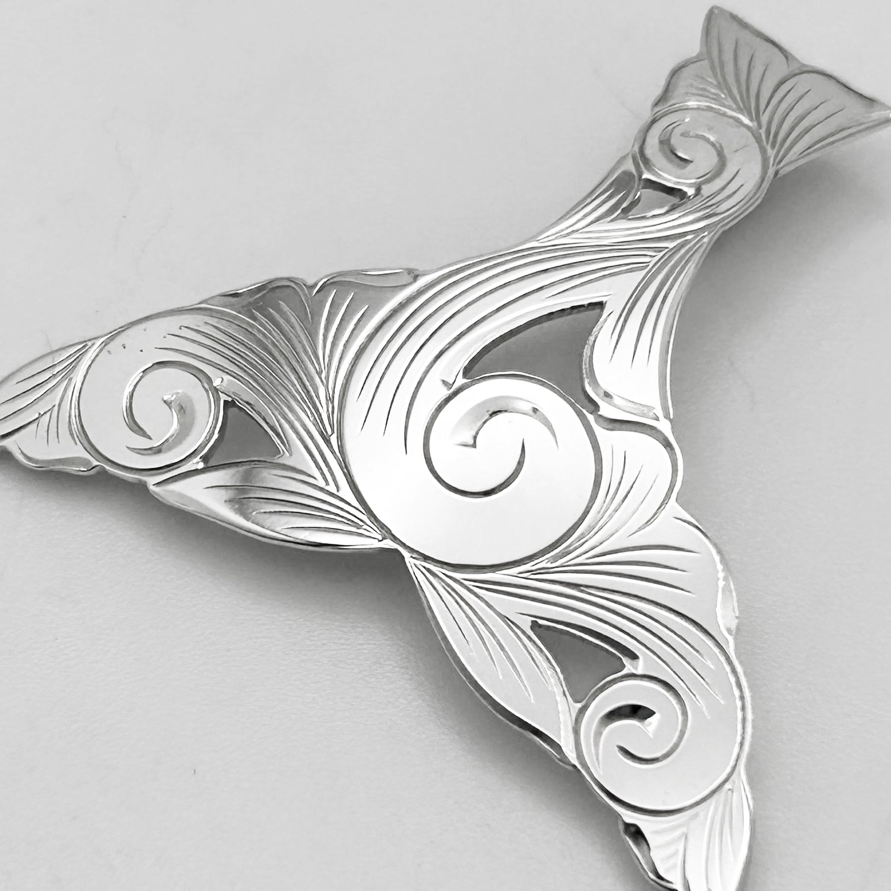 Pendentif queue de baleine