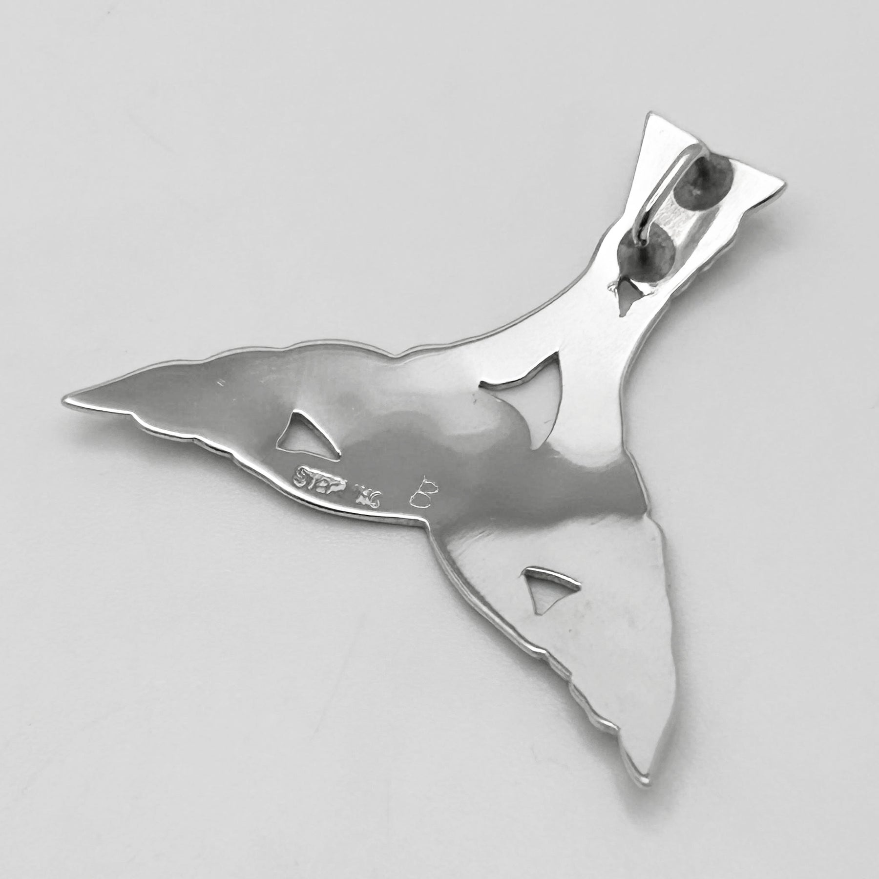 Pendentif queue de baleine