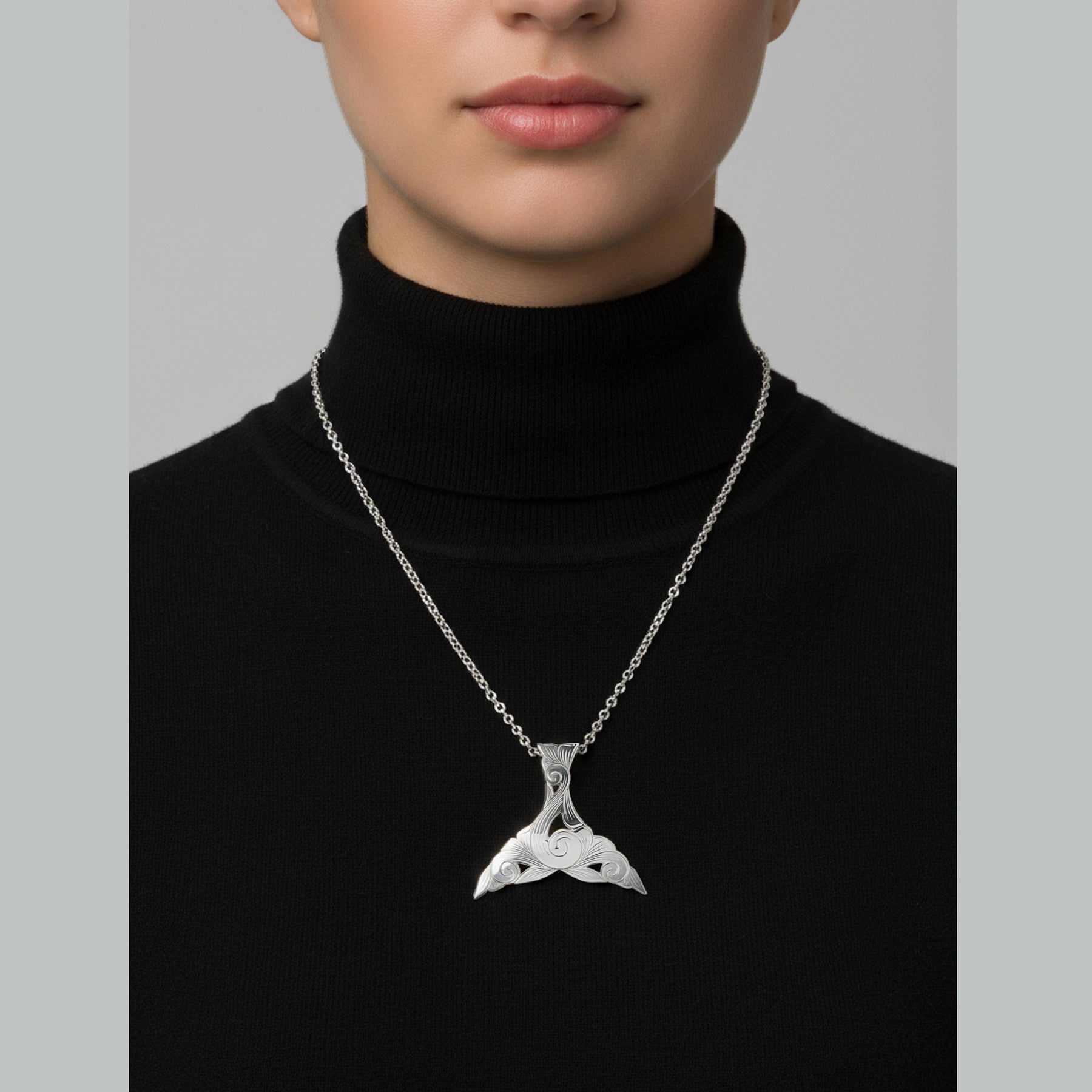 Pendentif queue de baleine